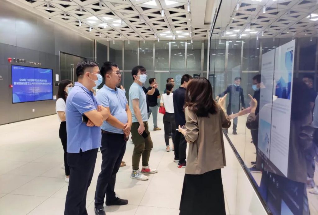 巖星專題 | 廣東工業設計城領導蒞臨深圳參觀深圳優秀企業博物館插圖(13) 巖星專題 | 廣東工業設計城領導蒞臨深圳參觀深圳優秀企業博物館插圖(13)