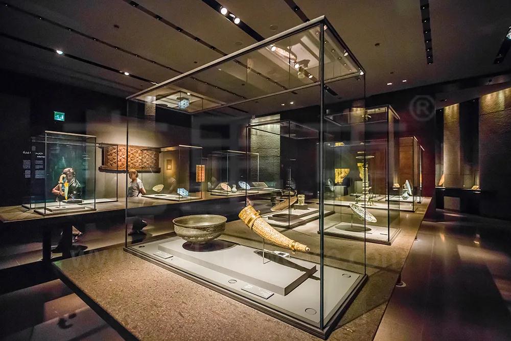 建筑師大師貝聿銘佳作-多哈伊斯蘭藝術(shù)博物館設(shè)計(jì)展示柜插圖(2) 建筑師大師貝聿銘佳作-多哈伊斯蘭藝術(shù)博物館設(shè)計(jì)展示柜插圖(2)