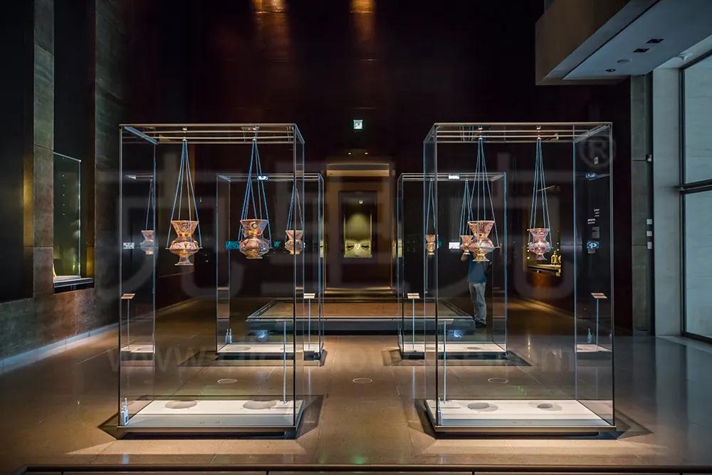 建筑師大師貝聿銘佳作-多哈伊斯蘭藝術(shù)博物館設(shè)計(jì)展示柜插圖(4) 建筑師大師貝聿銘佳作-多哈伊斯蘭藝術(shù)博物館設(shè)計(jì)展示柜插圖(4)