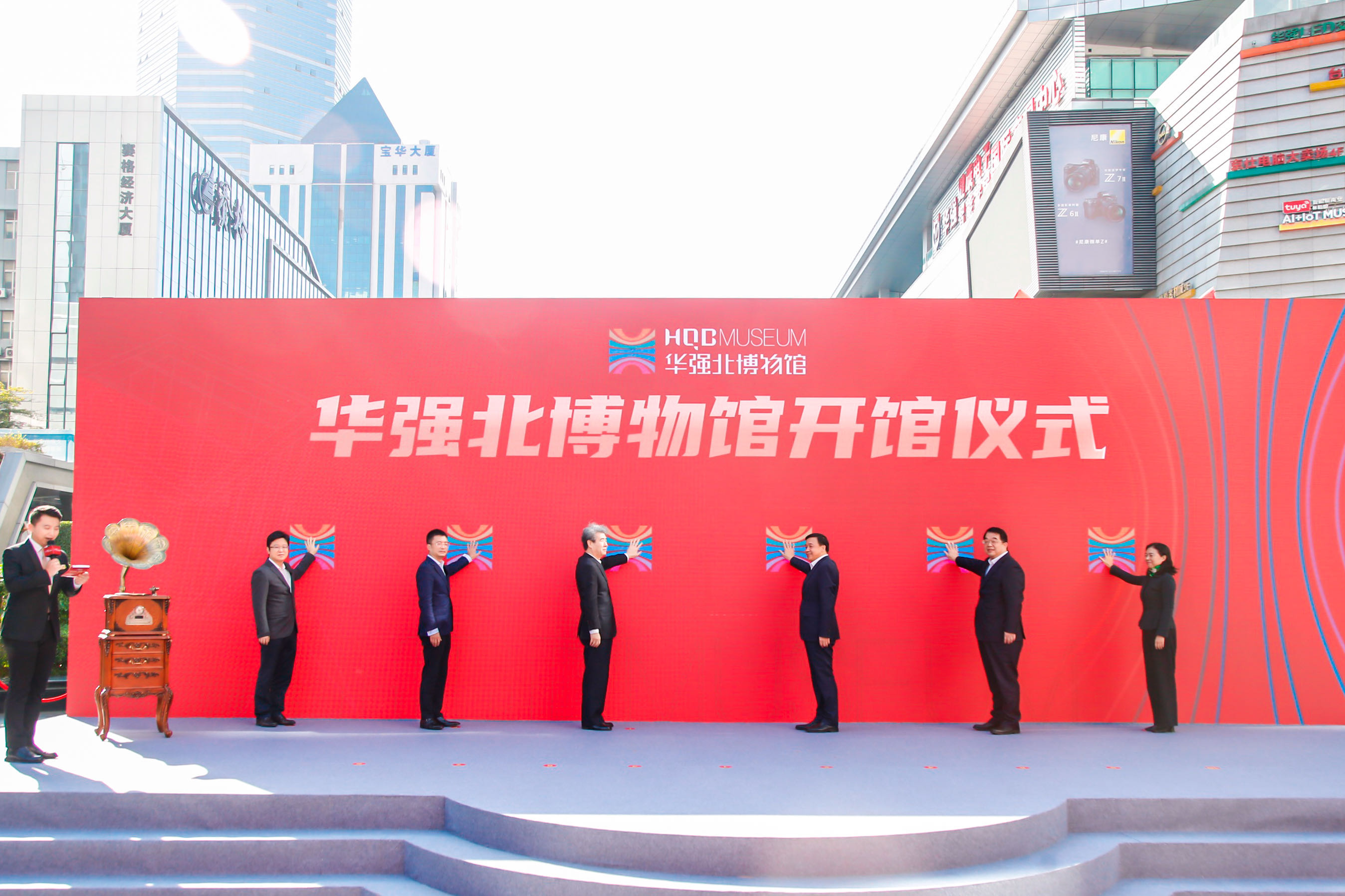 “中國(guó)電子第一街”華強(qiáng)北博物館今日開館 “人文、科技、時(shí)尚、互動(dòng)”四大核心元素打造“不一樣的博物館”插圖 微信圖片_20201230114020.jpg